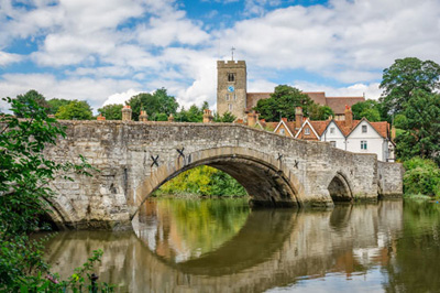 Das Foto zeigt ein wunderschönes altes Dorf in England